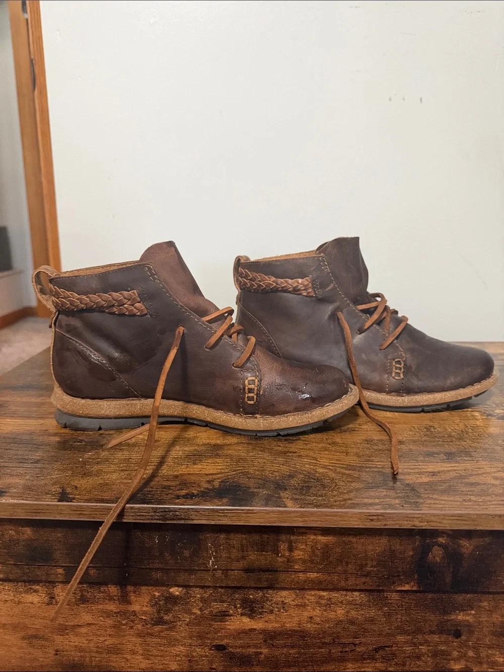 Born Brown Leather Ankle Boots Women’s Size 7 Braided Lace Up Comfort Chukka